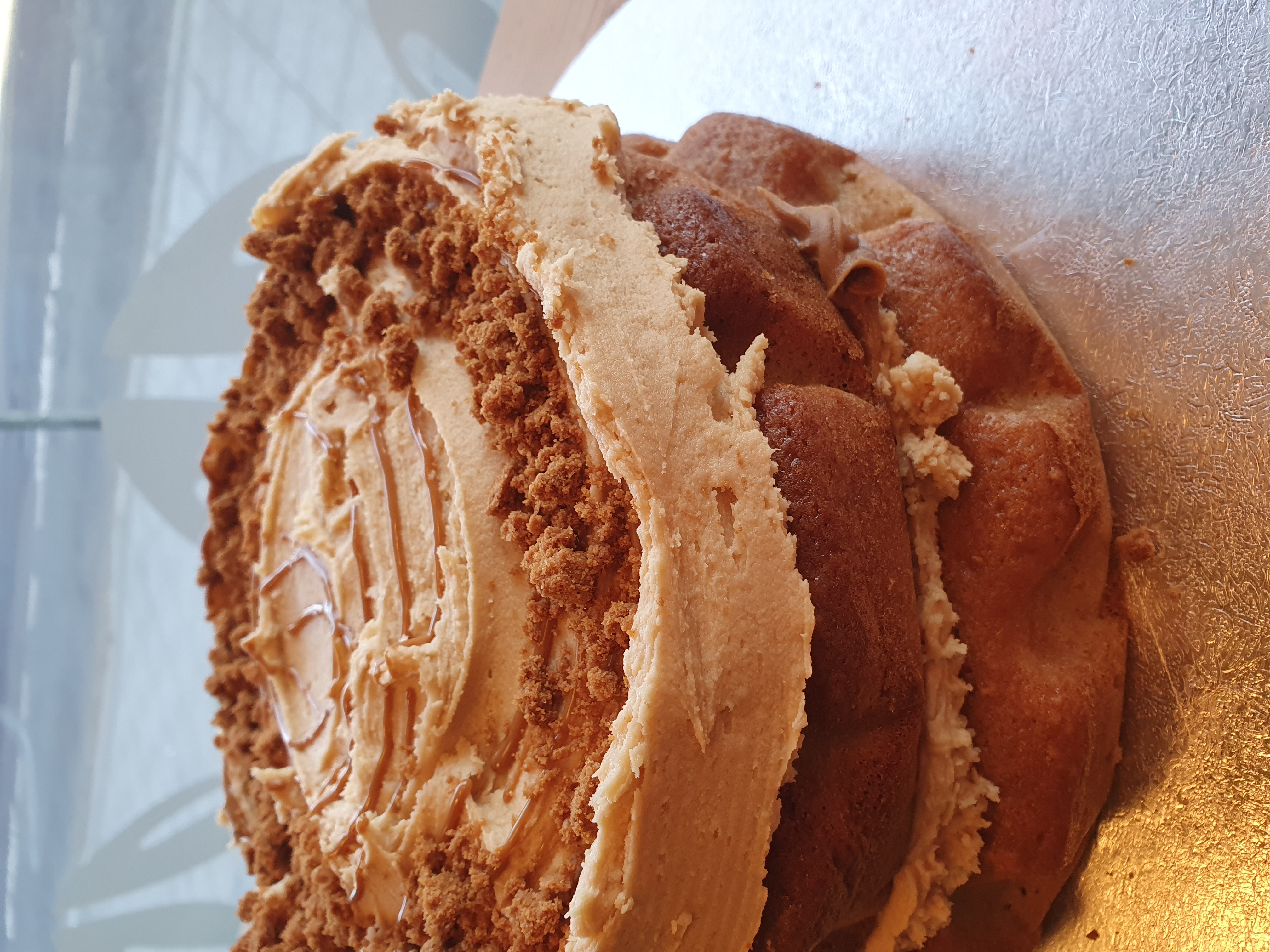 8-inch double layer biscoff cake